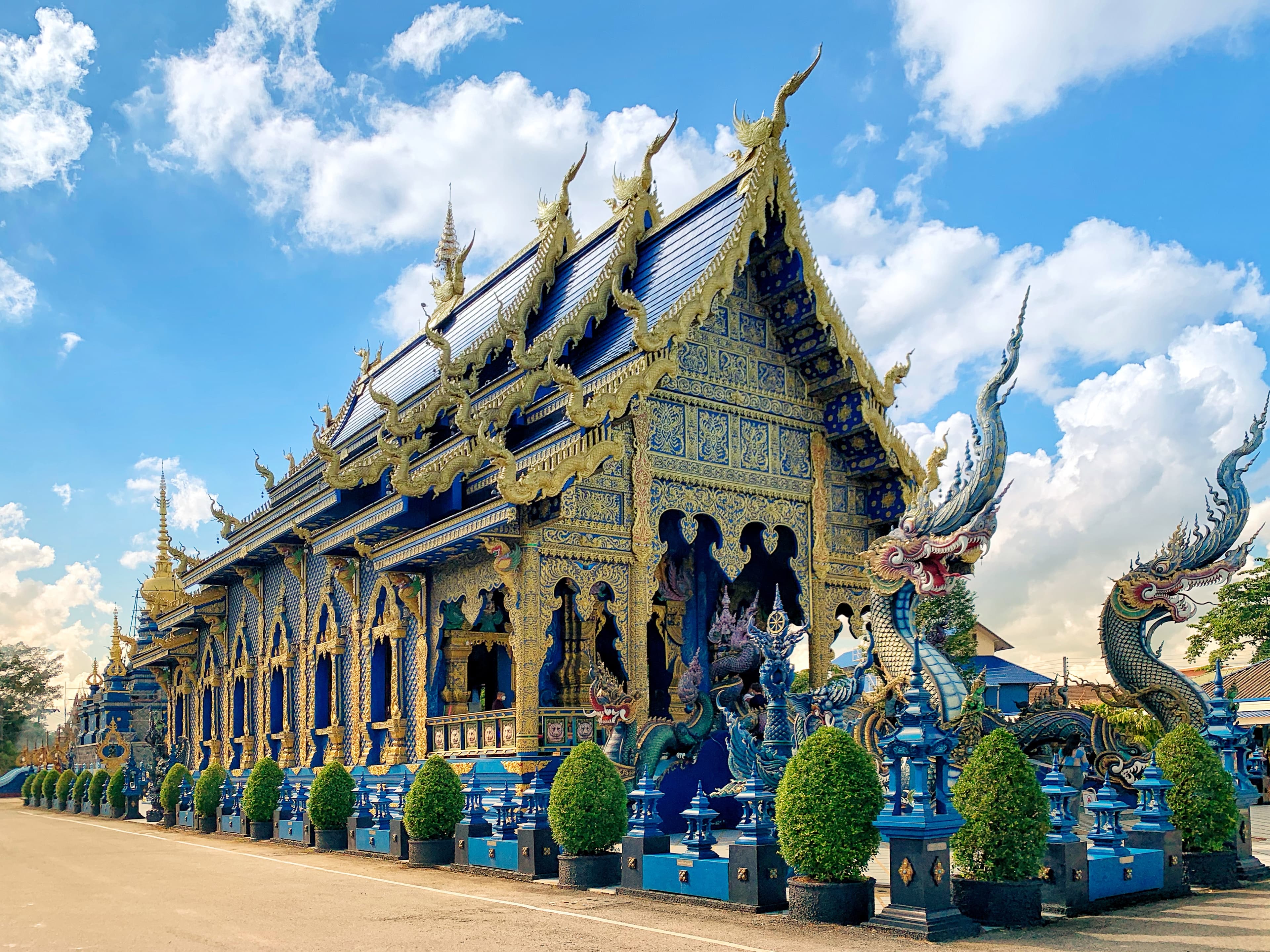 Wat Rong Suea Ten, Chiang Rai