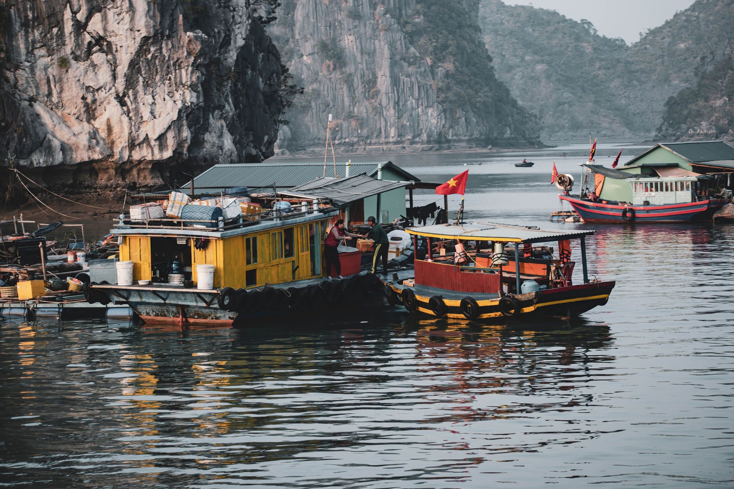 Làng Chài Nổi và Đường Về