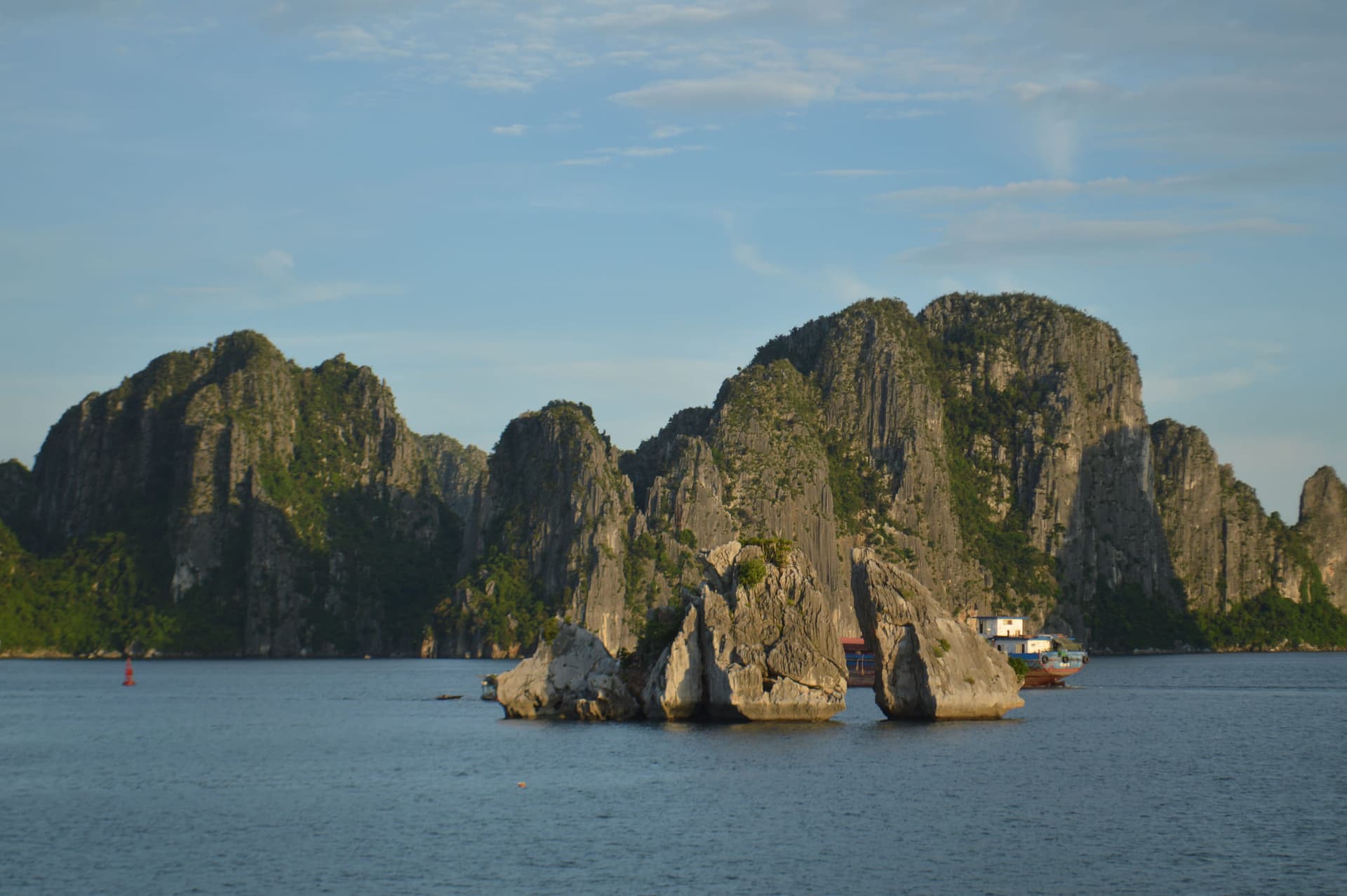 เกาะหินปูนแห่งอ่าวฮาลอง บทปิดท้ายทางภาคเหนือของการเดินทางเวียดนามและกัมพูชาแบบรวมกัน