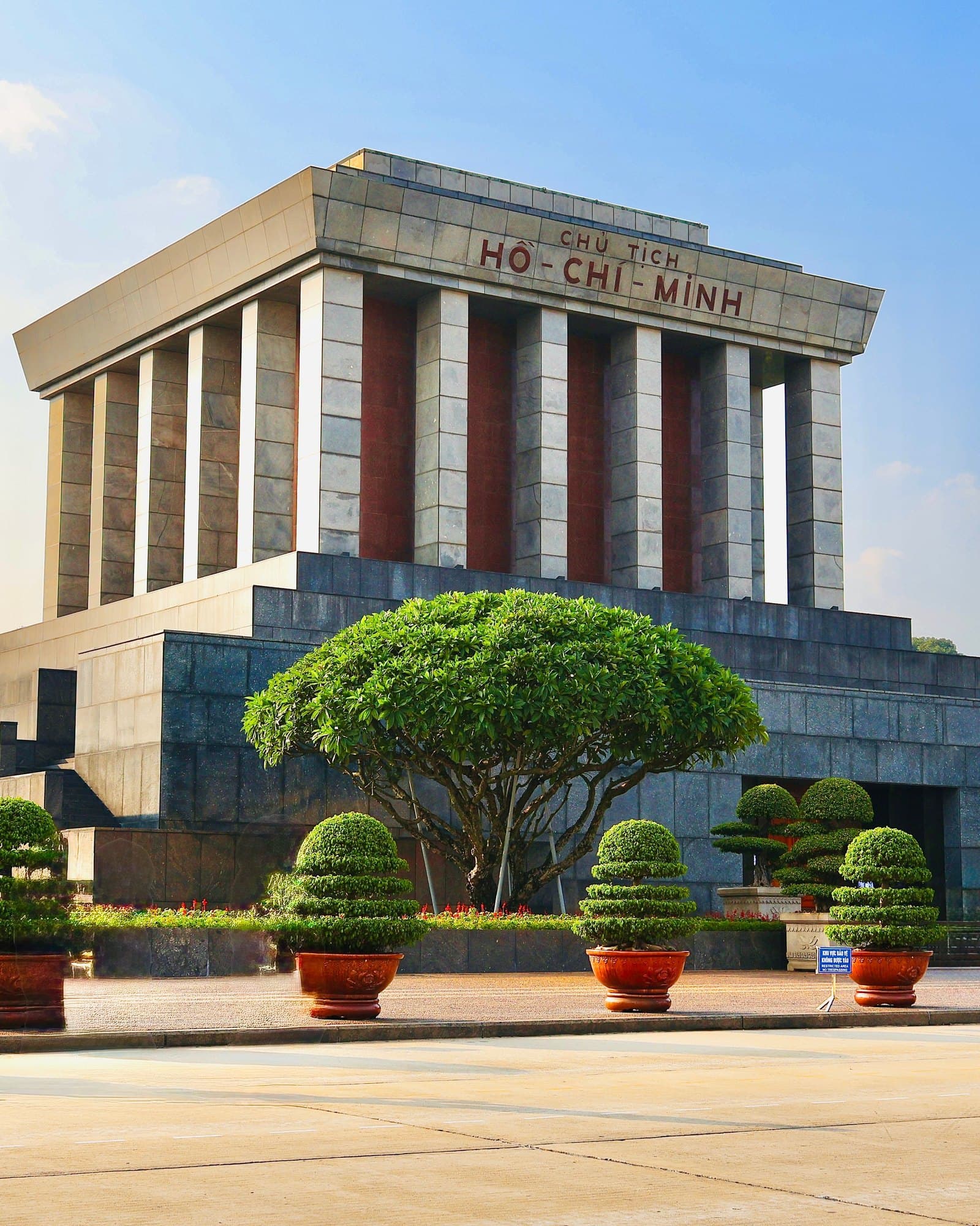 Những Tượng Đài và Khu Bảo Tàng
