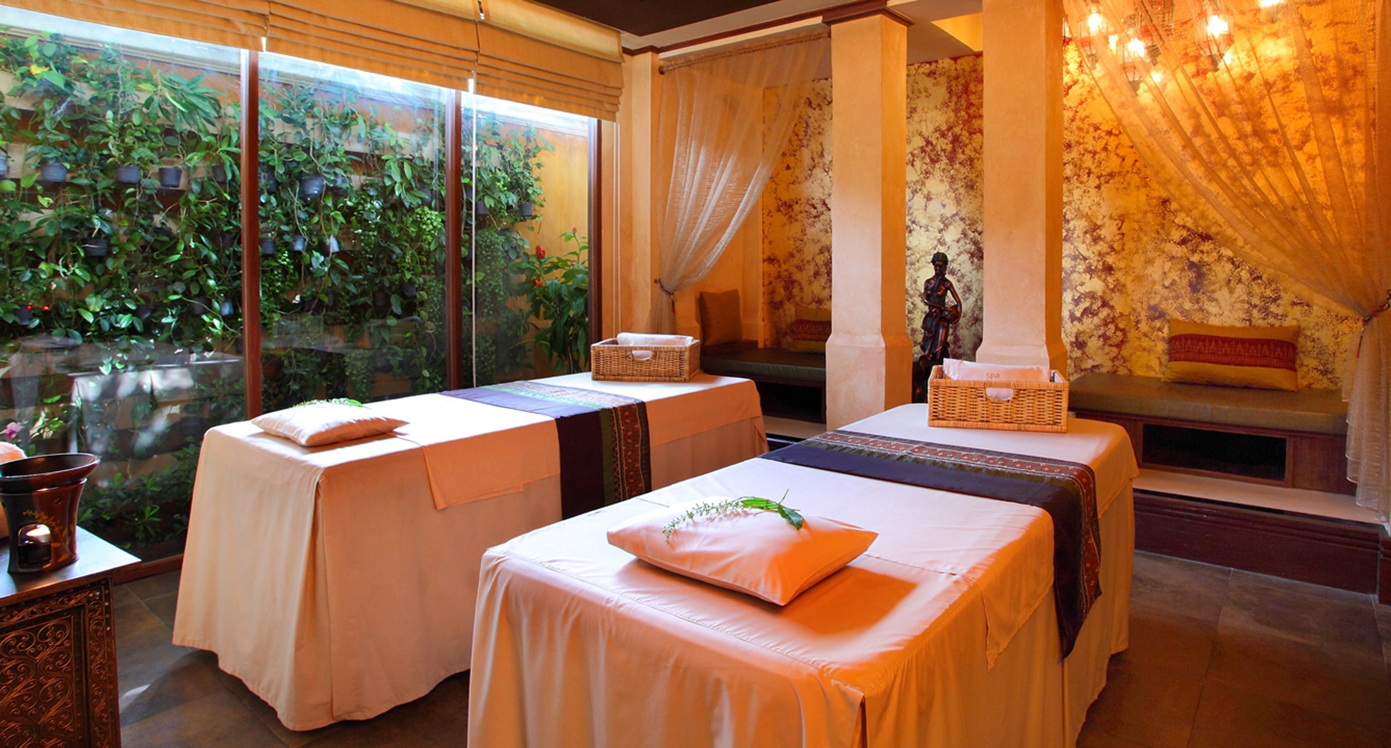 Phòng trị liệu vắng người tại Spa Burasari, Phuket.