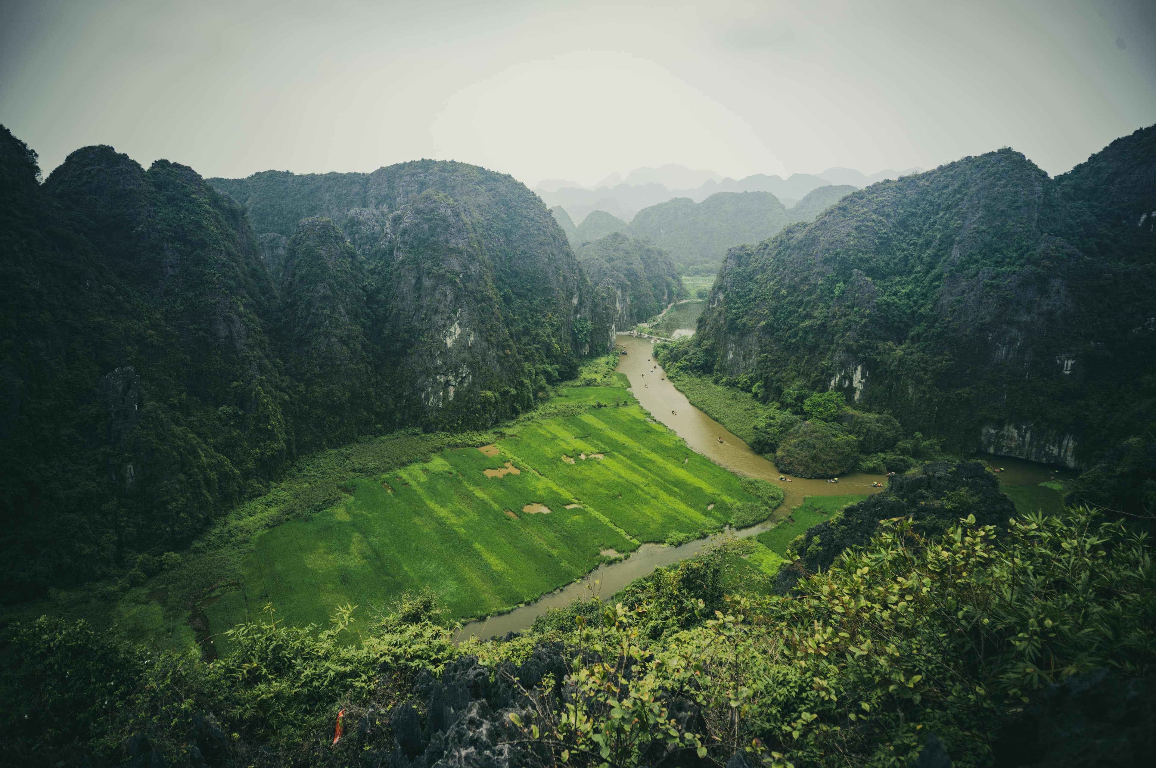 A Private Vietnam Cultural Circuit for Sixteen, Run for a Spanish Operator